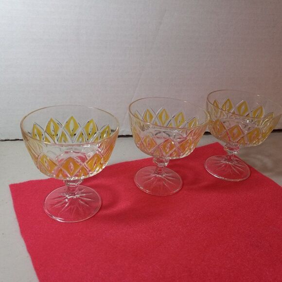 Vintage Glass Dessert cups (1 flawed) Diamond Yellow Design Cottagecore Grandmac - Picture 2 of 7